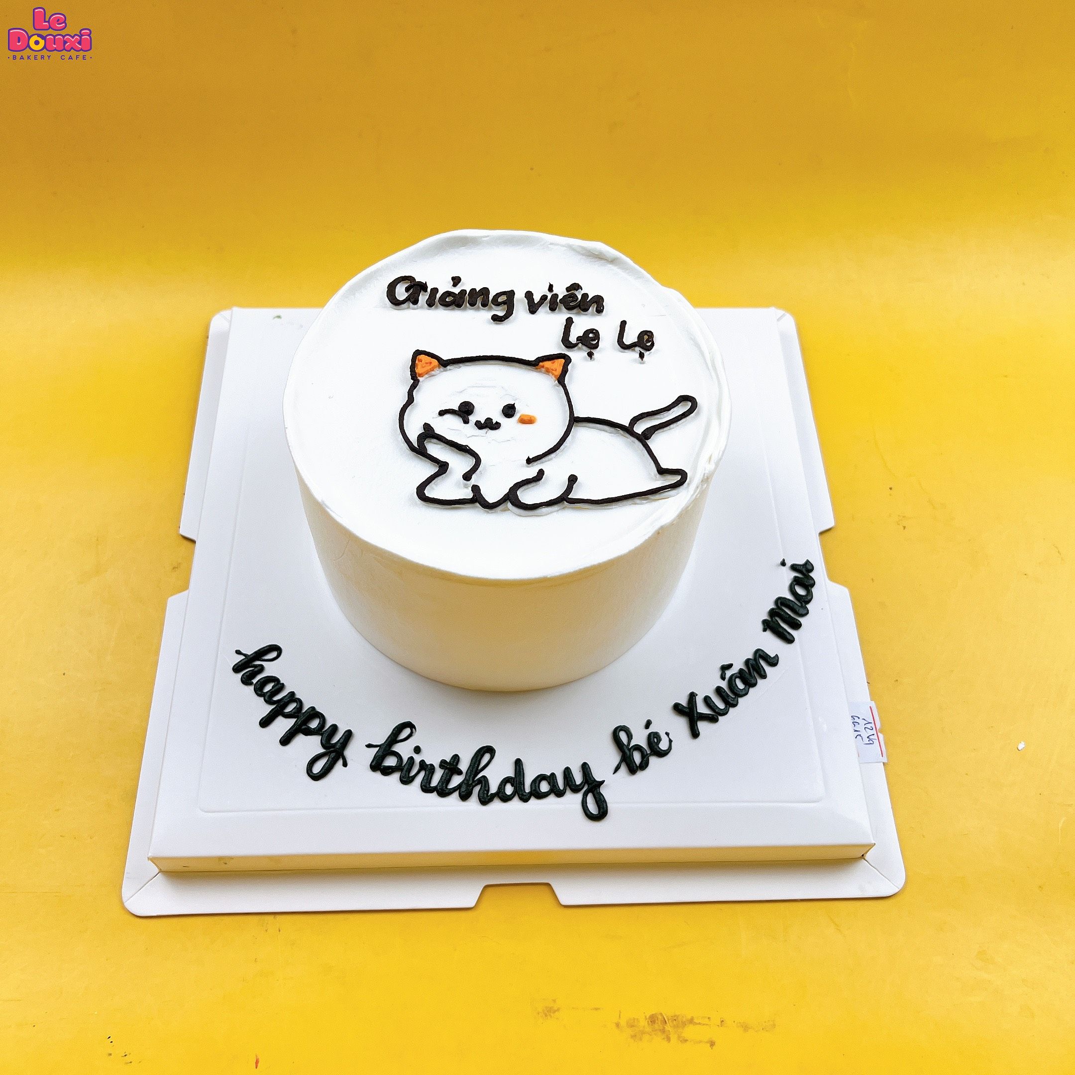 Bánh sinh nhật mèo Pusheen cầm kem đáng yêu tặng sinh nhật bé gái tuổi Mão  6141  Bánh fondant